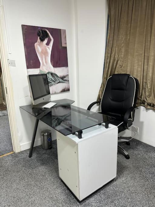 Super Spacious, Grnd Floor Flat Londres