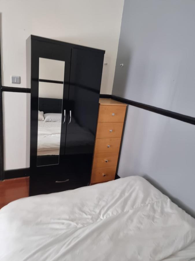 Privatunterkunft Lackco's Kingsize Luxurious London