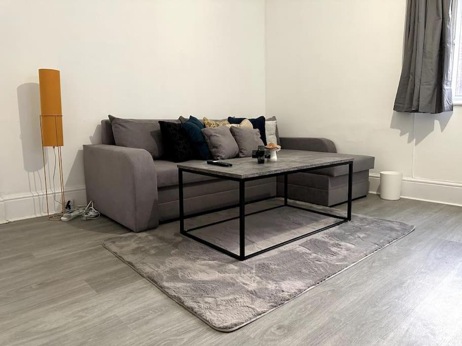 Spectacular 2 Bedroom On Tower Bridge