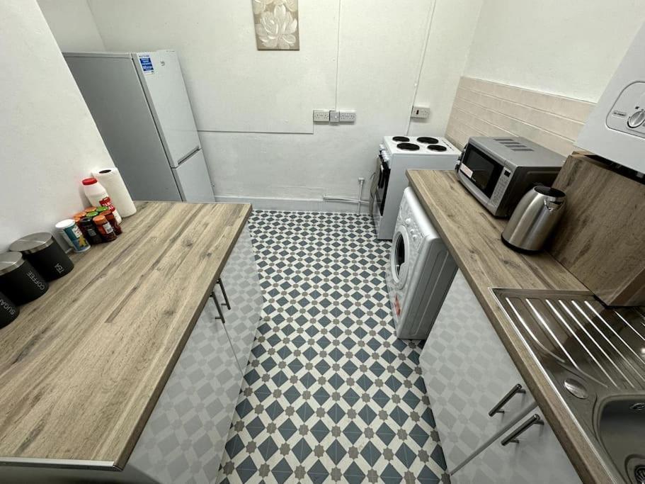 Spectacular 2 Bedroom On Tower Bridge Appartement *