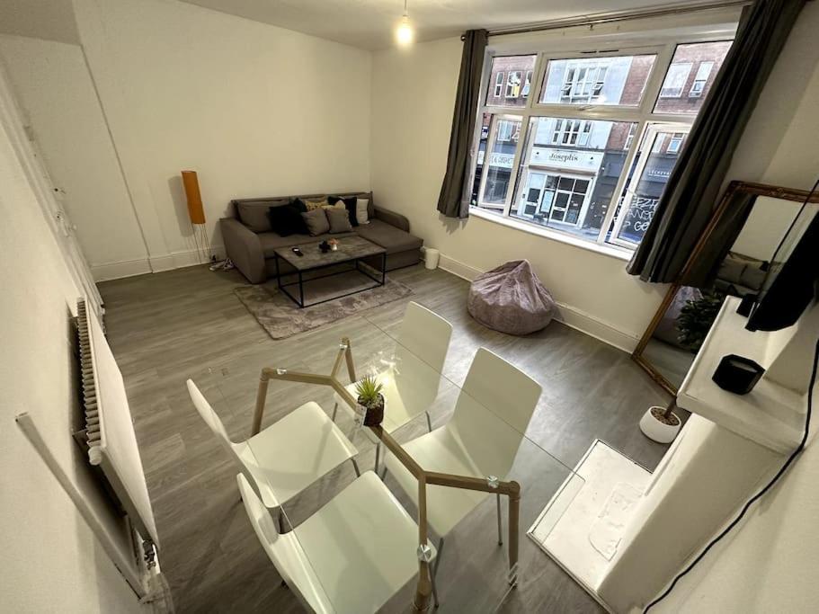 Spectacular 2 Bedroom On Tower Bridge