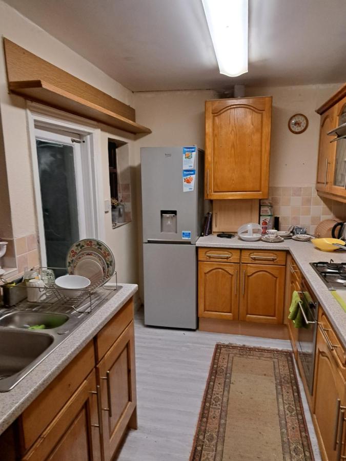 Luxury 5 Bedroom Near Seven Kings Train Station- 5 Room, 6 Bed And Sleeps 8 Guest Londres