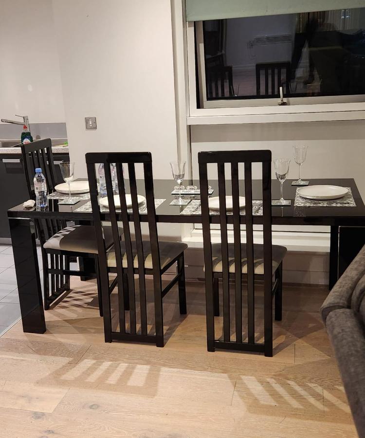 Luxury 2 Bed Excel Apartment London