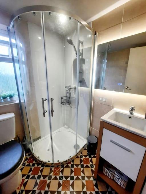 Alross Flat / Private Bathroom Apartment