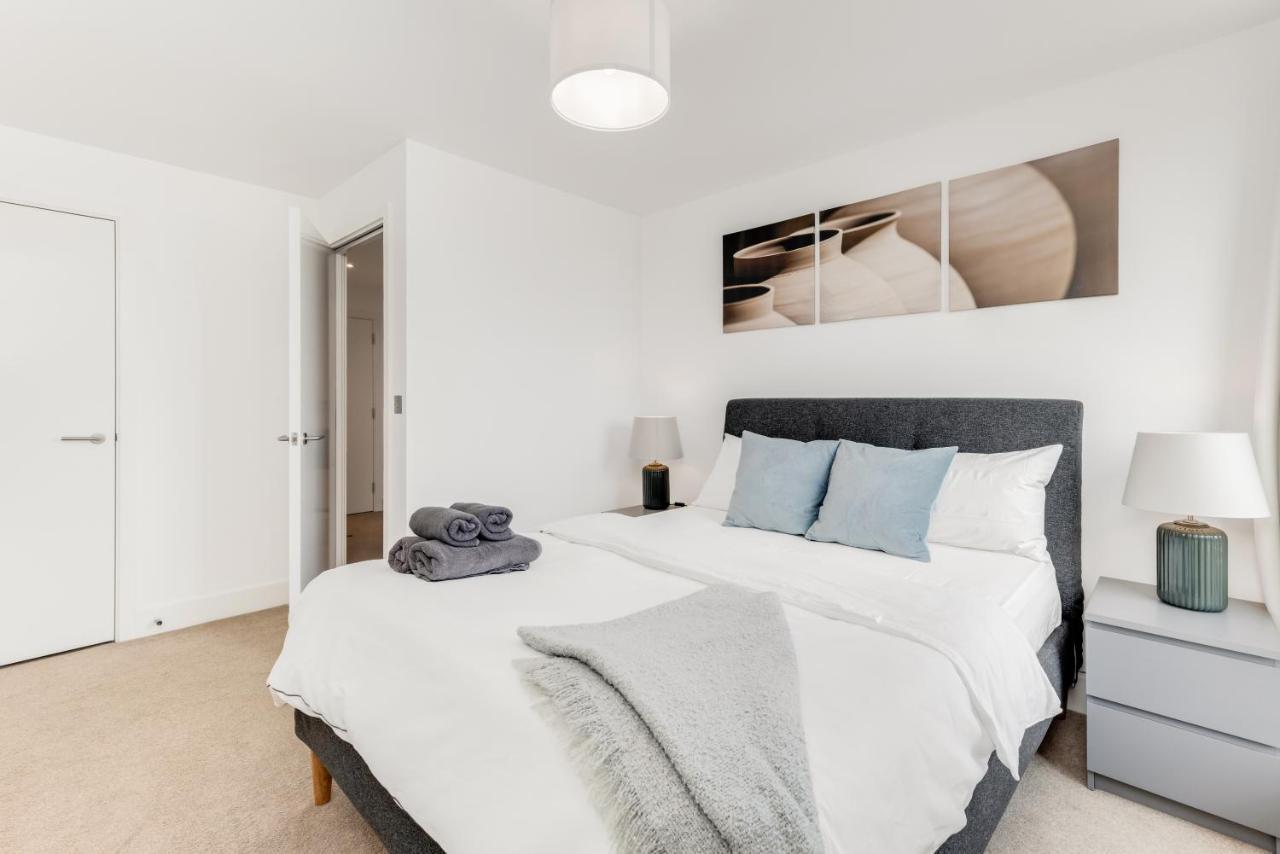 Khayat Homes - The Ferry - Two Bed * Londres