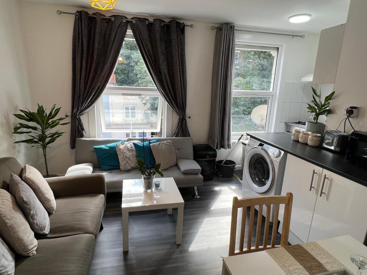 Appartement Luxury 1bed Holiday Flat-10 Minutes From Bridge & 3mins Walk To Lewisham Dlr Londen