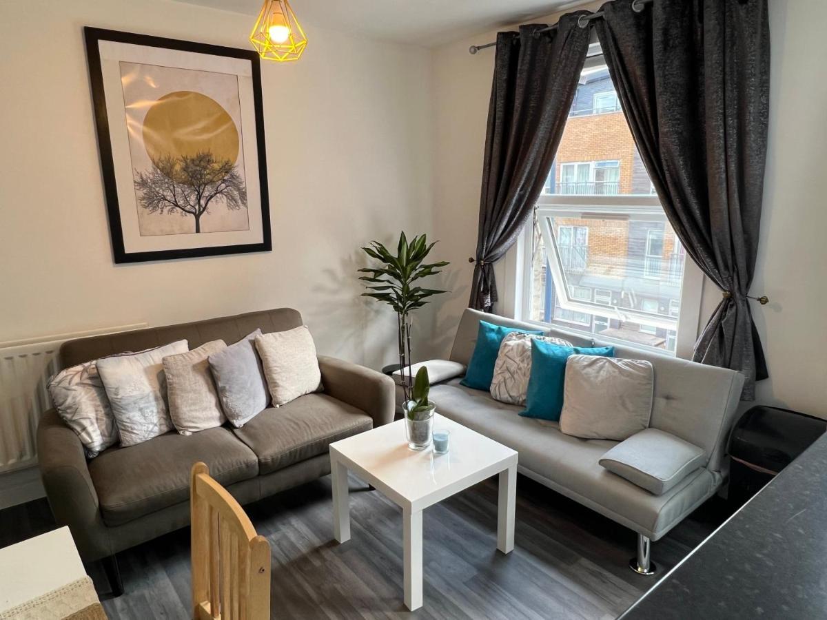 Appartement Luxury 1bed Holiday Flat-10 Minutes From Bridge & 3mins Walk To Lewisham Dlr Londen