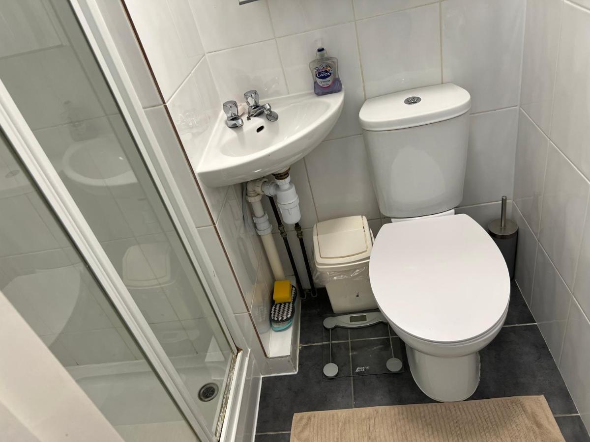 Luxury 1bed Holiday Flat-10 Minutes From Bridge & 3mins Walk To Lewisham Dlr * Londen