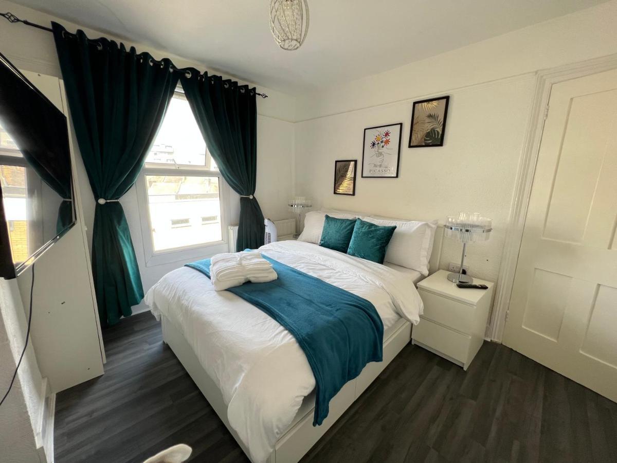 Luxury 1bed Holiday Flat-10 Minutes From Bridge & 3mins Walk To Lewisham Dlr Londen