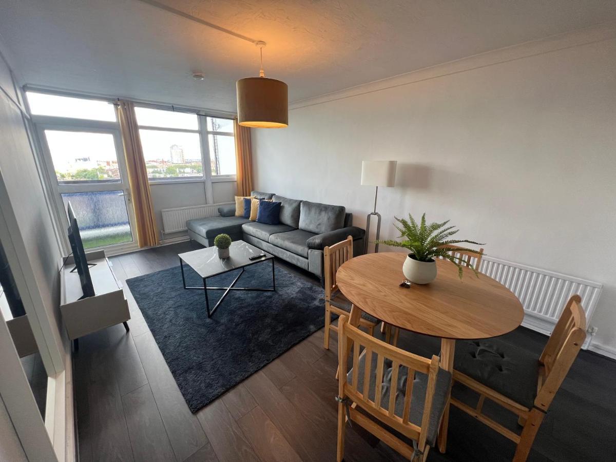 New Tower Bridge , Canada Water 2 Bedroom Flat With A View * Londres