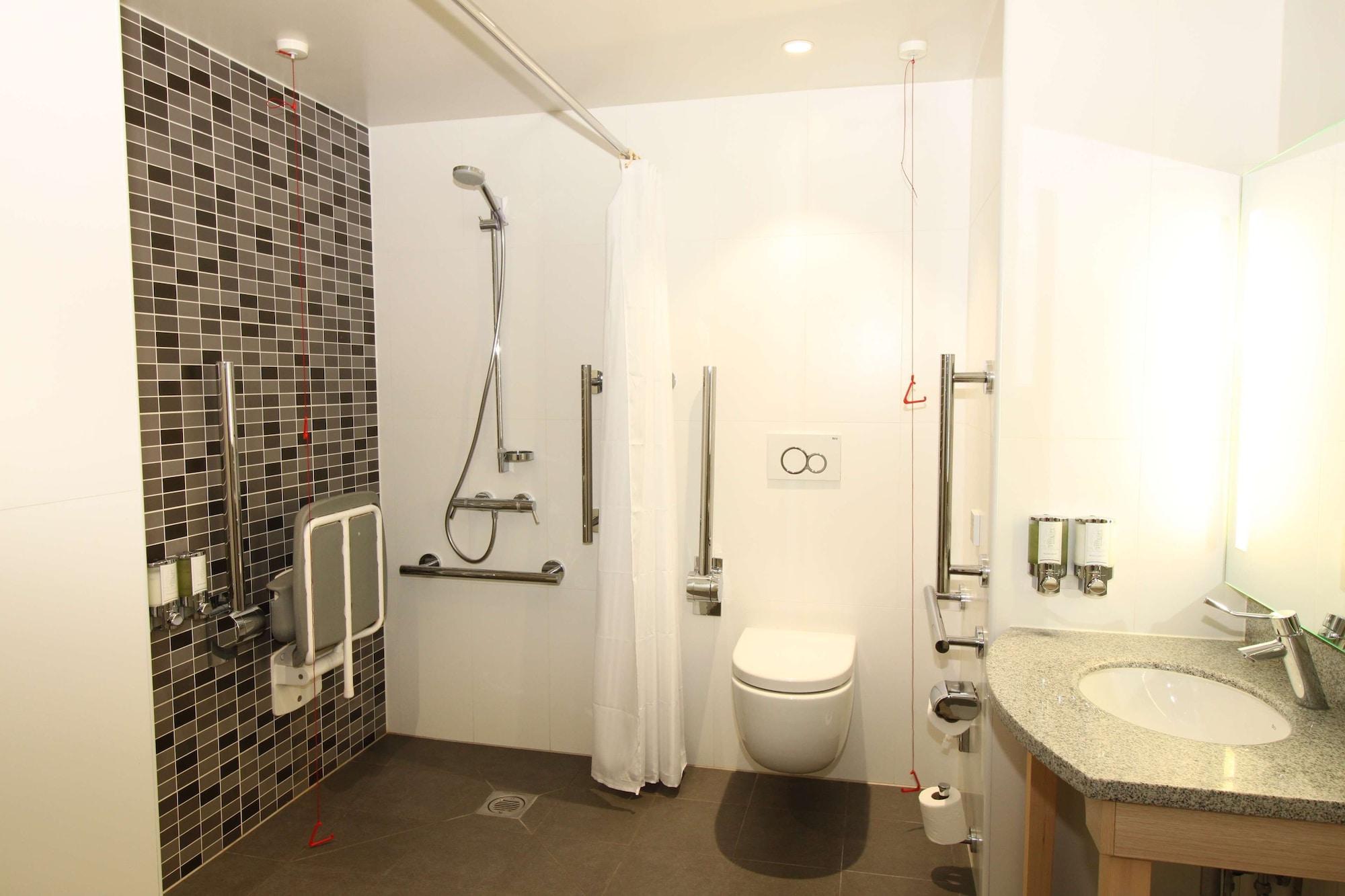 Hampton By Hilton Docklands Hotel 3*