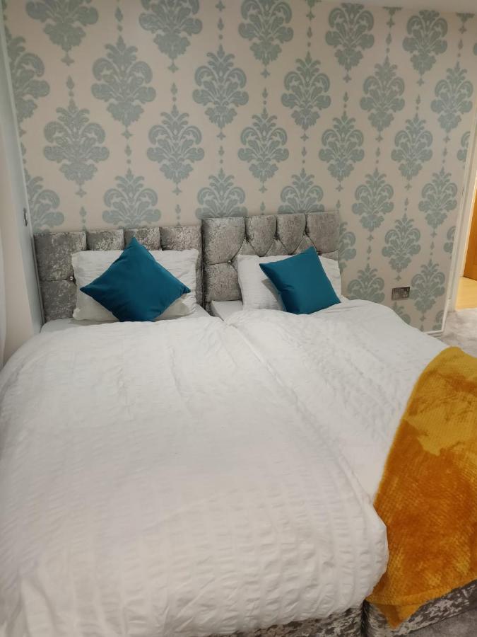 3 Bedrooms 2 Baths, Overlooking The River Near Excel, O2, Airport - Sleeps Up To 6 * Londres