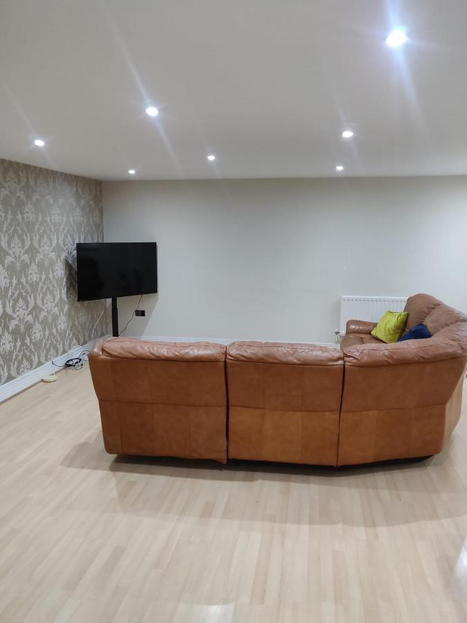 Apartamento 3 Bedrooms 2 Baths, Overlooking The River Near Excel, O2, Airport - Sleeps Up To 6 *