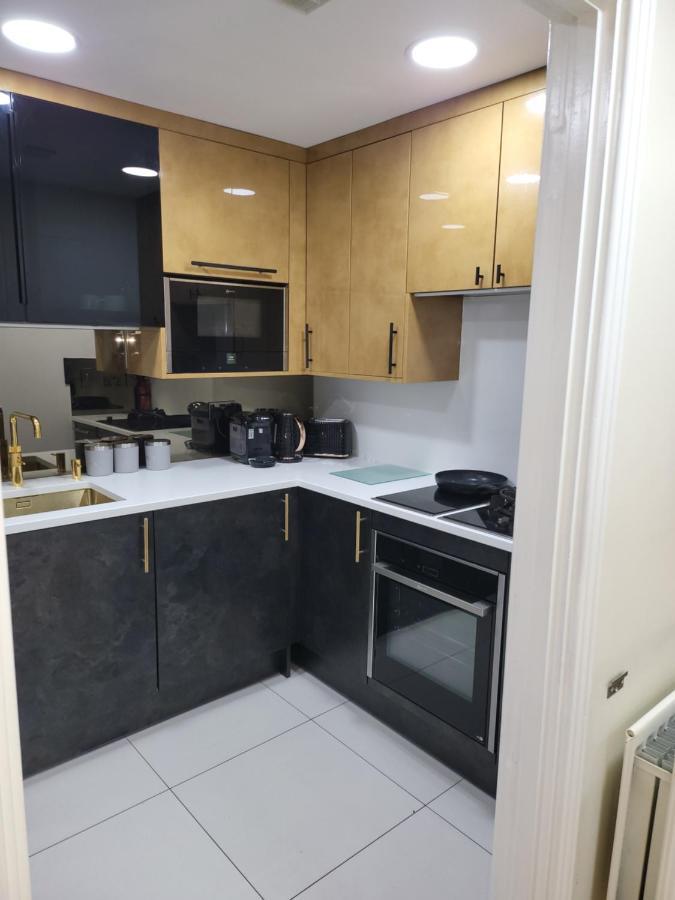 3 Bedrooms 2 Baths, Overlooking The River Near Excel, O2, Airport - Sleeps Up To 6 Apartamento Londres