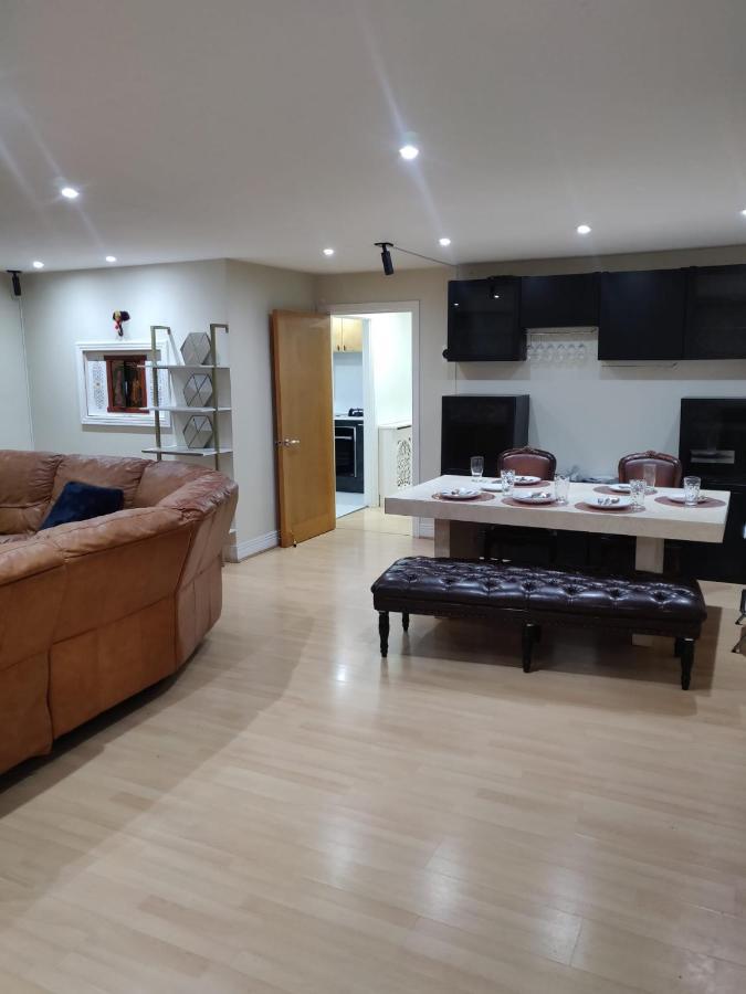 3 Bedrooms 2 Baths, Overlooking The River Near Excel, O2, Airport - Sleeps Up To 6 * Londres