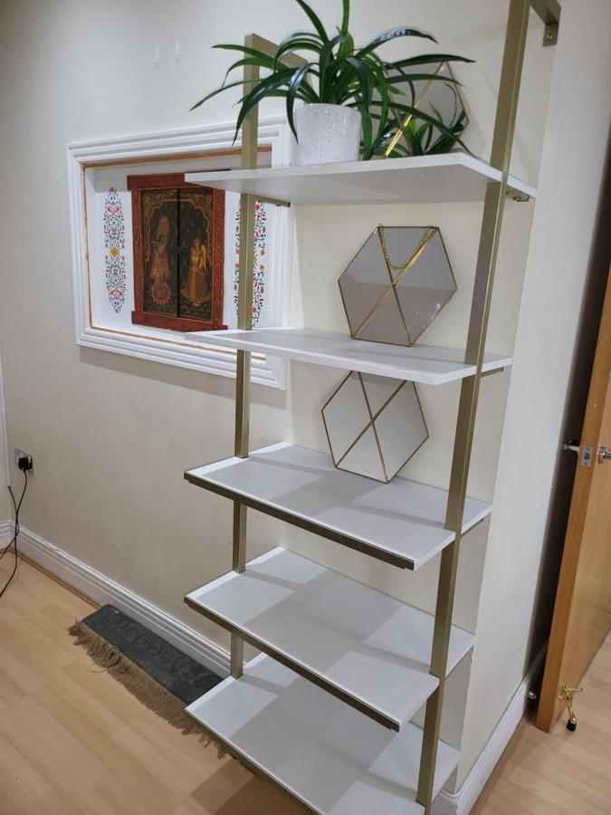 Apartamento 3 Bedrooms 2 Baths, Overlooking The River Near Excel, O2, Airport - Sleeps Up To 6