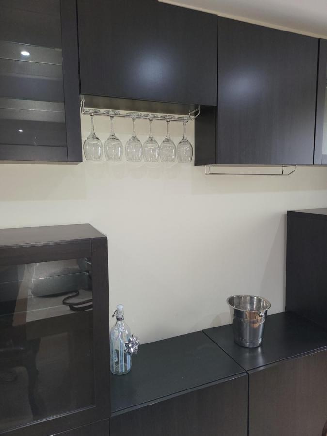 3 Bedrooms 2 Baths, Overlooking The River Near Excel, O2, Airport - Sleeps Up To 6 Apartamento *