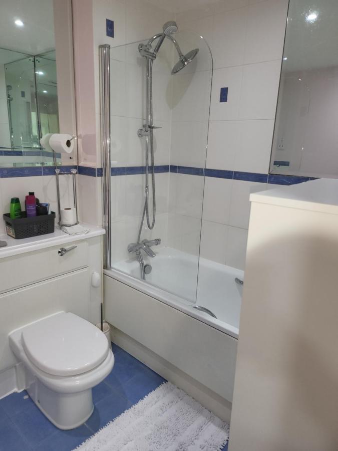 3 Bedrooms 2 Baths, Overlooking The River Near Excel, O2, Airport - Sleeps Up To 6 Apartamento