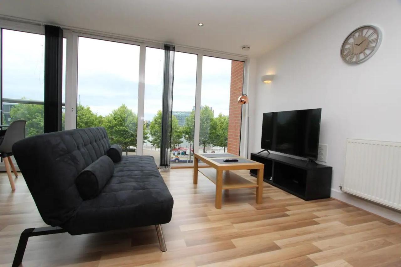 1 Bedroom With Dock Views In E16 Appartement *