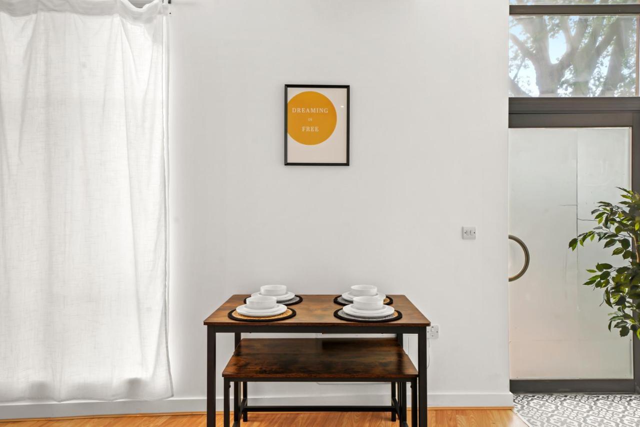 Luxury Canary Wharf 2 Bed Apt Apartment *