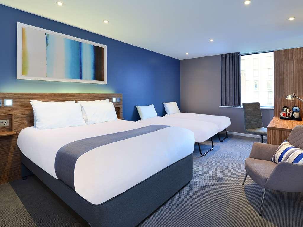 Travelodge Central City Road 3*