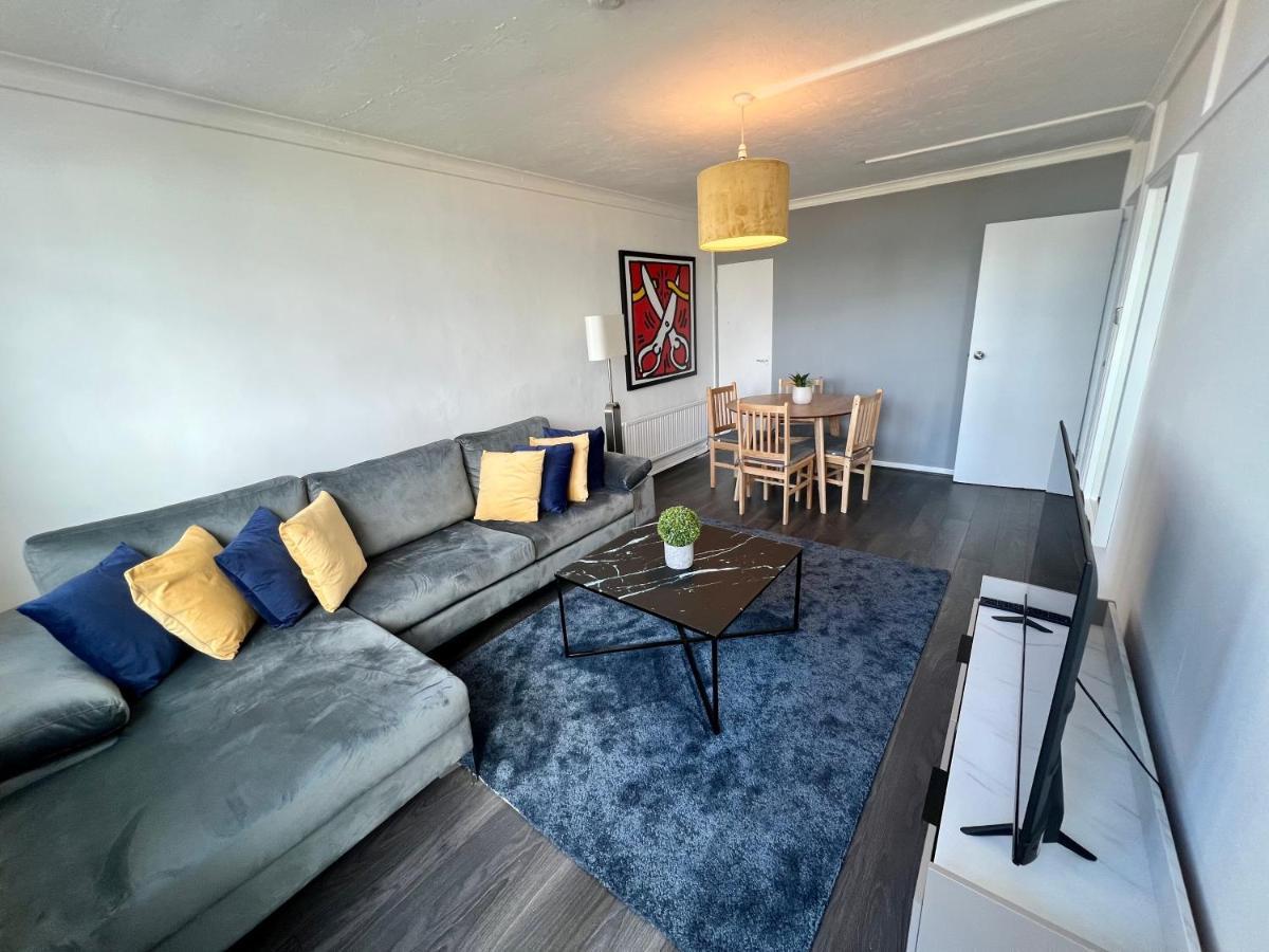 New Tower Bridge , Canada Water 2 Bedroom Flat With A View