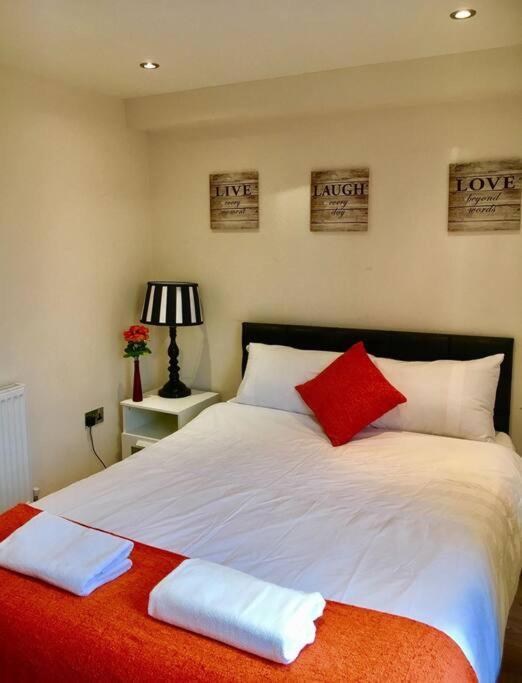 One Bedroom Flat In Appartement *