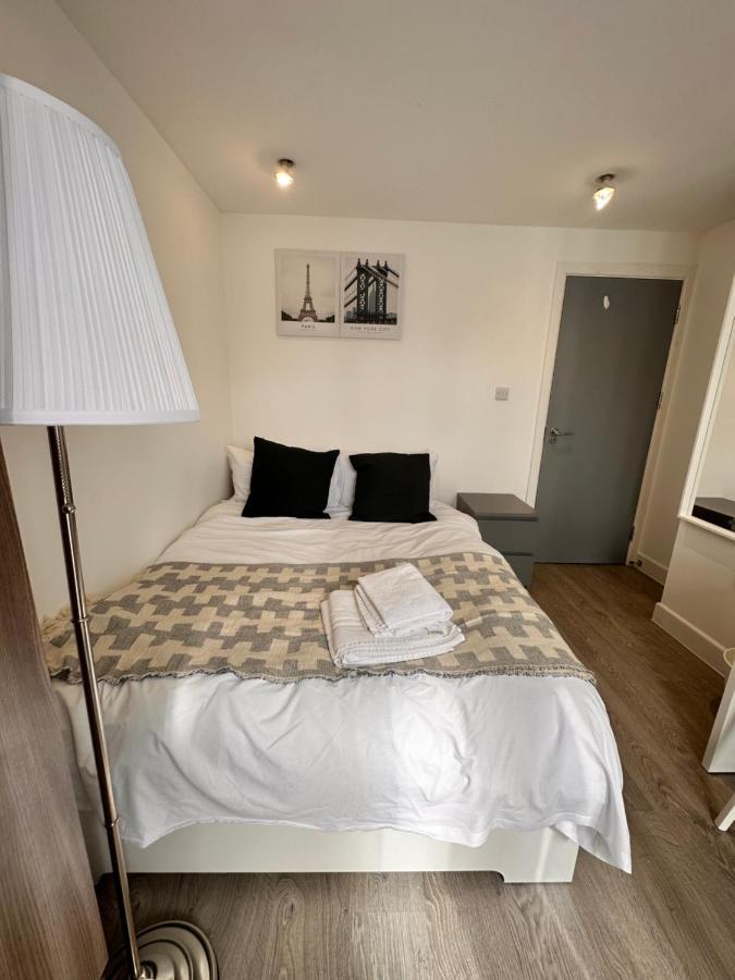 Gasthof Double And Single In Bromley By Bow *