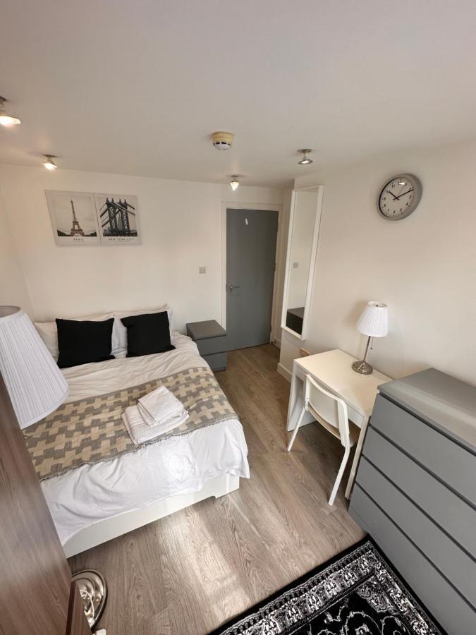 Gasthof Double And Single In Bromley By Bow *
