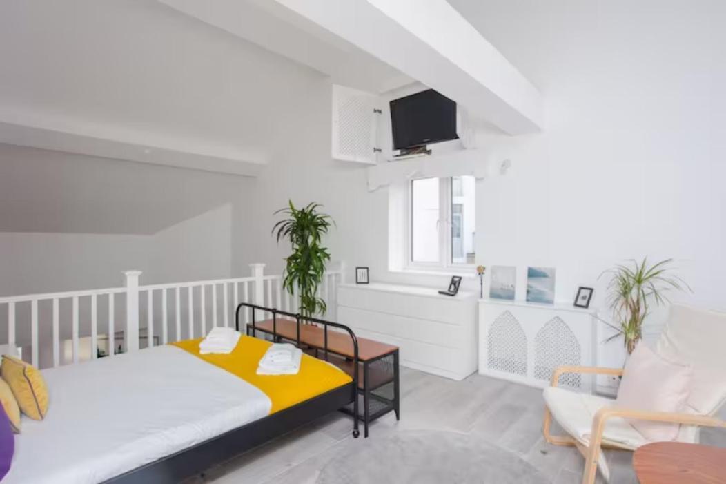 Modern & Spacious 2bd In Limehouse London
