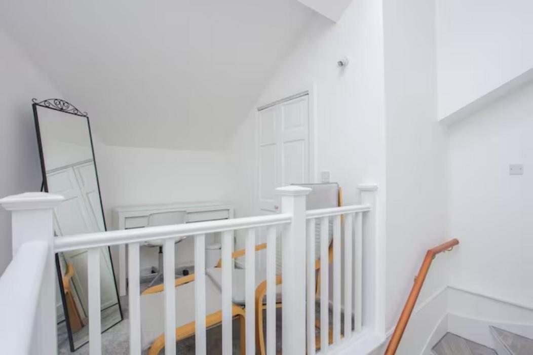 Modern & Spacious 2bd In Limehouse *