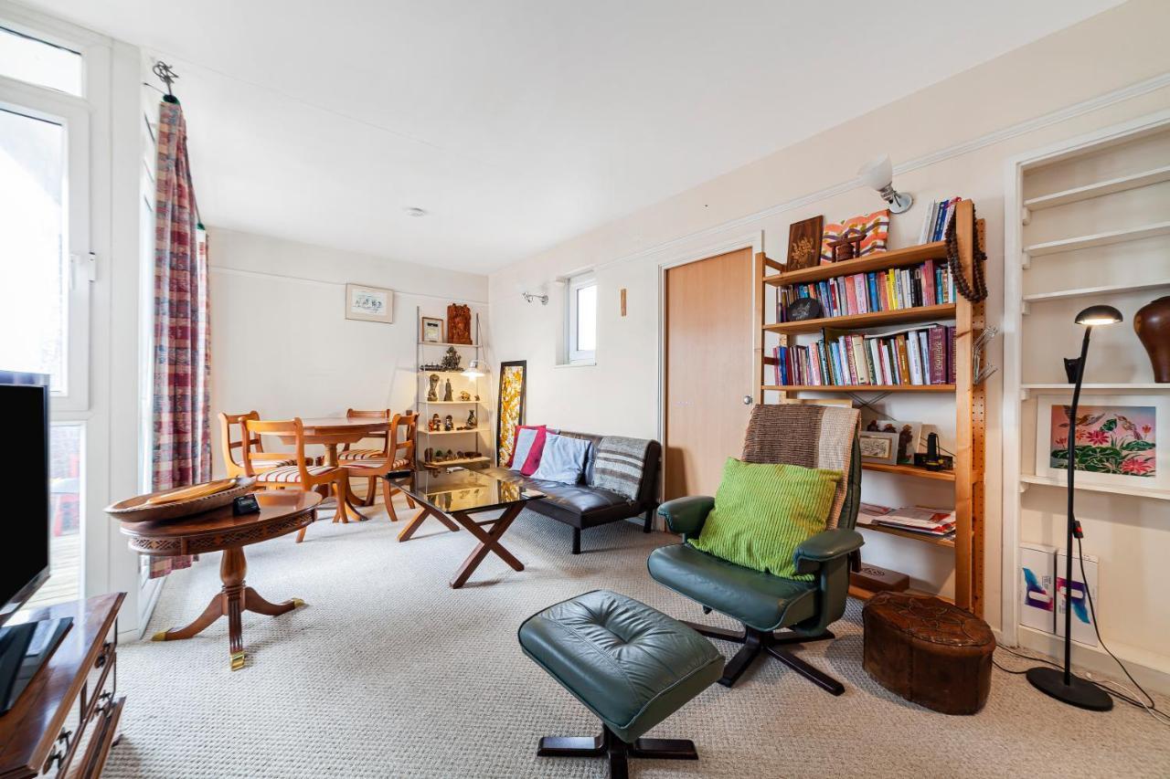 Modern Flat Wbalcony & View, East Appartement