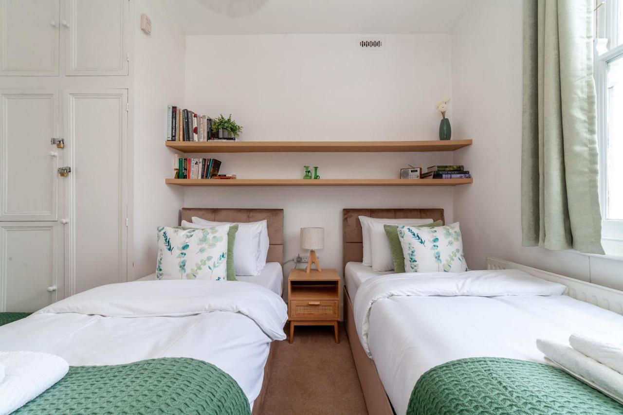 Charming Terraced 3br House, 5 Min Hither St