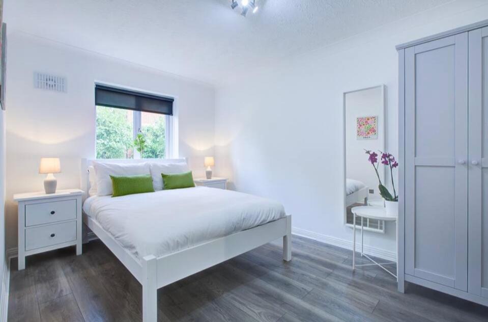 Spacious 2 Bedroom Apartment London