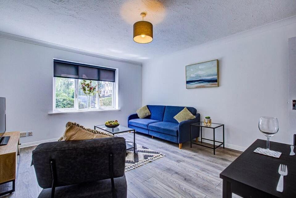 Apartment Spacious 2 Bedroom London