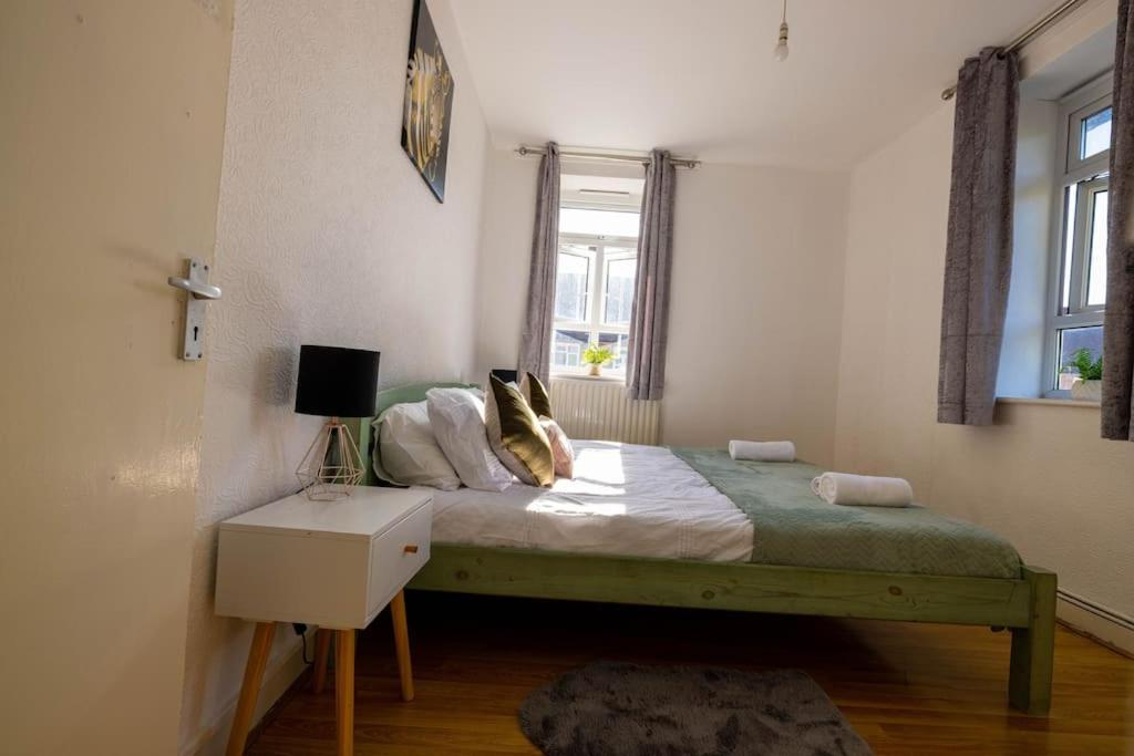 Apartment Pristine 3 Beds Hackney E9 *