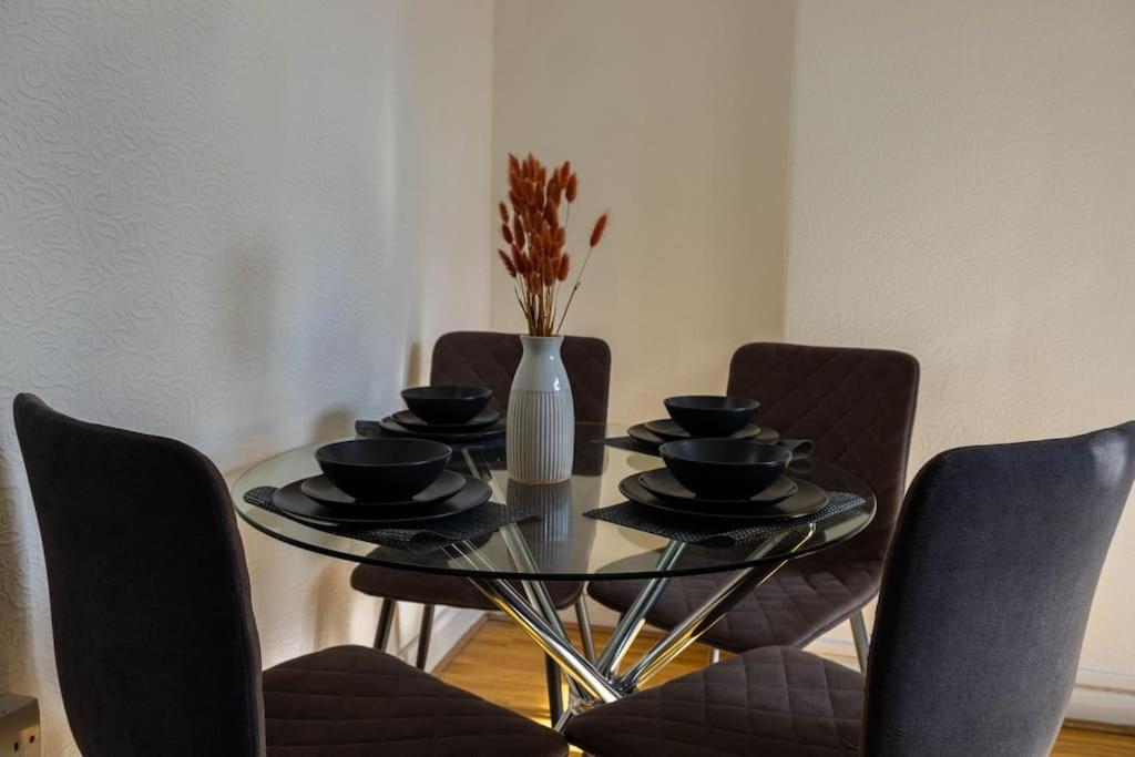 Pristine 3 Beds Hackney E9 Apartment *