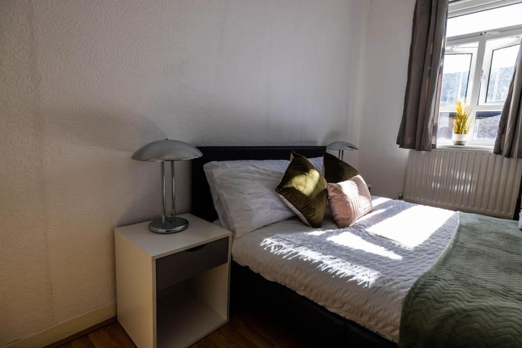 Pristine 3 Beds Hackney E9 Apartment London