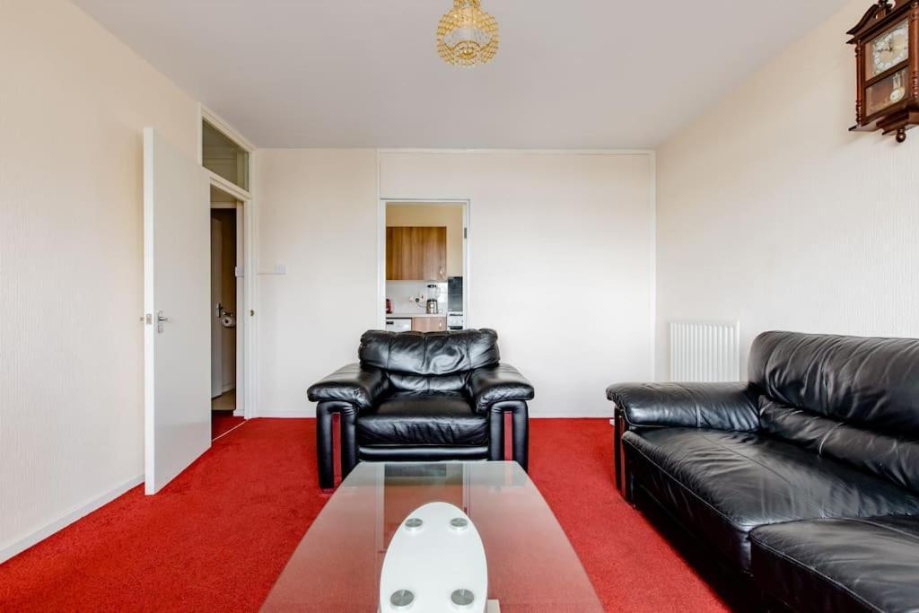 One Bed - 25 Mins From Bridge * London