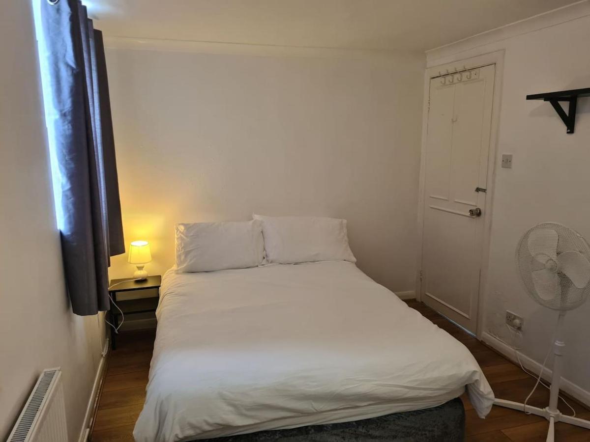 Close To Tower Bridge - 4 Bedroom House - 3 Bathrooms - Free Parking 3 Cars - Sleep 9