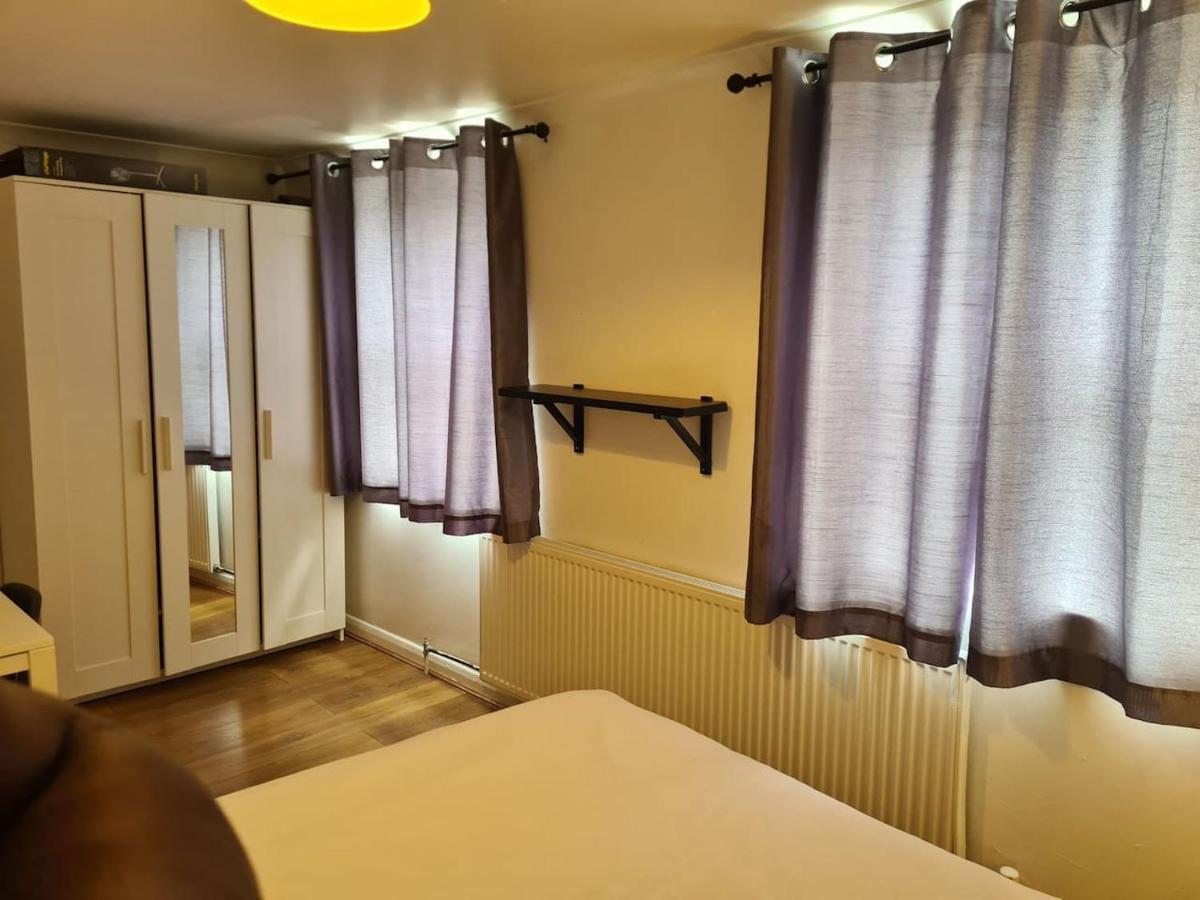 Сasa de vacaciones Close To Tower Bridge - 4 Bedroom House - 3 Bathrooms - Free Parking 3 Cars - Sleep 9 *