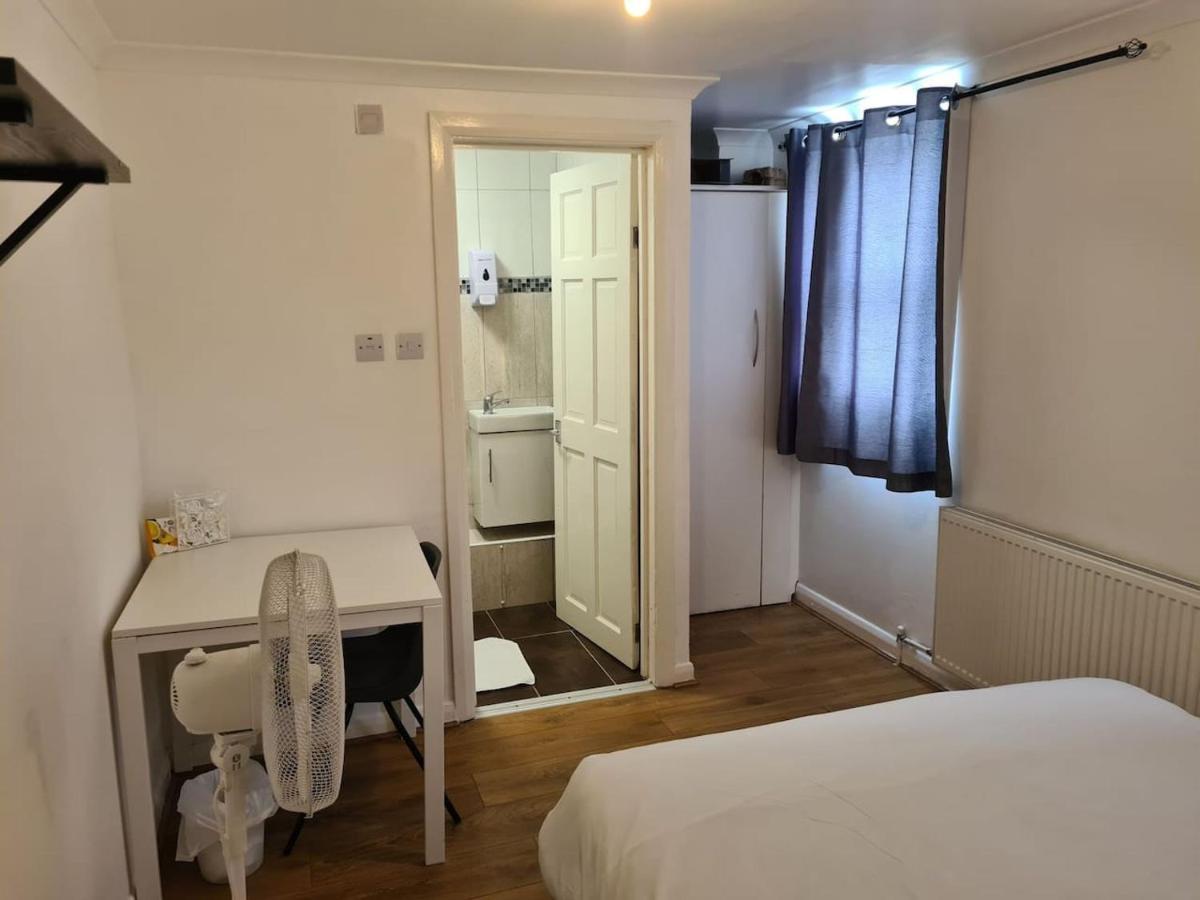 Сasa de vacaciones Close To Tower Bridge - 4 Bedroom House - 3 Bathrooms - Free Parking 3 Cars - Sleep 9 *