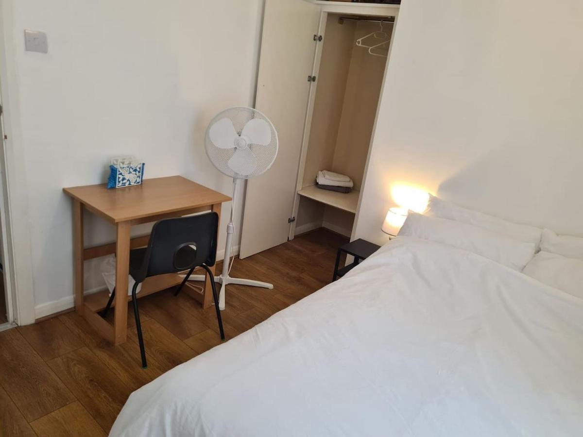 Close To Tower Bridge - 4 Bedroom House - 3 Bathrooms - Free Parking 3 Cars - Sleep 9