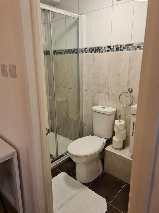 Close To Tower Bridge - 4 Bedroom House - 3 Bathrooms - Free Parking 3 Cars - Sleep 9