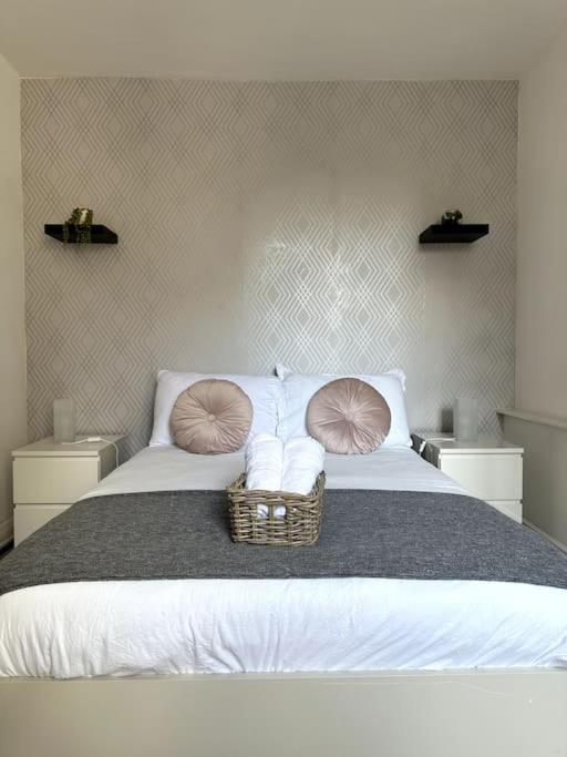 Stunning 2-bed Near London. London