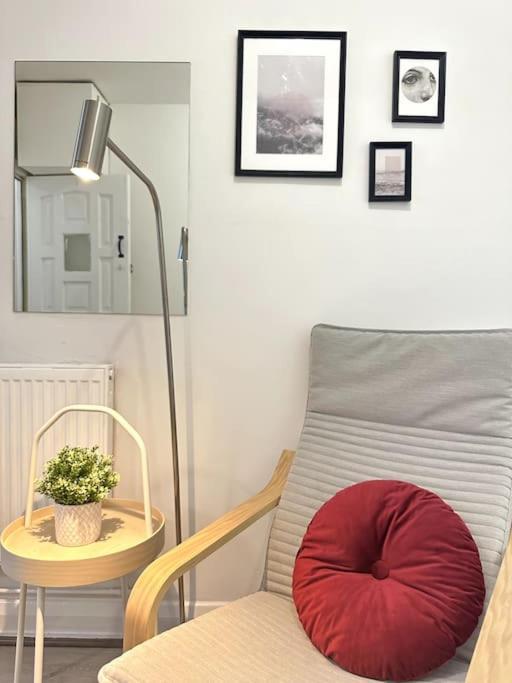 Stunning 2-bed Near London. Apartment