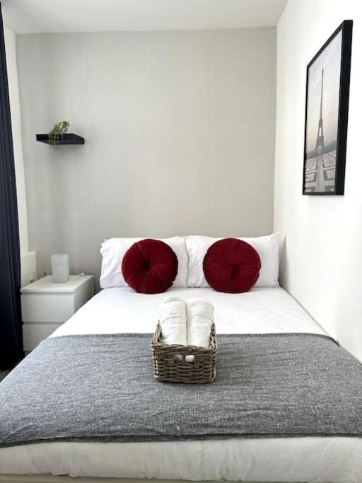 Stunning 2-bed Near London. Apartment