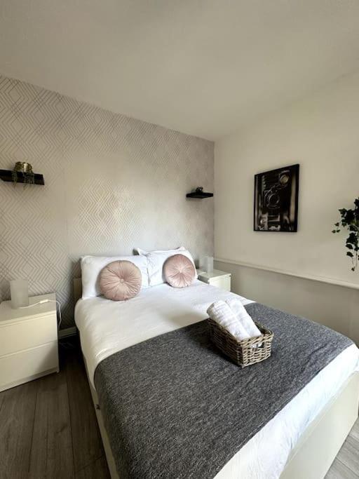 Apartment Stunning 2-bed Near London.