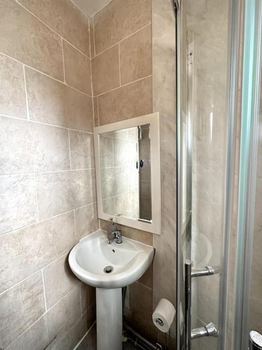 Stunning 2-bed Near London. Apartment