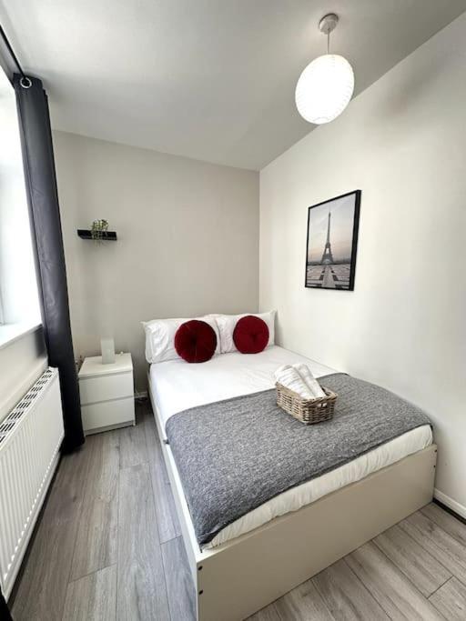 Apartment Stunning 2-bed Near London. *
